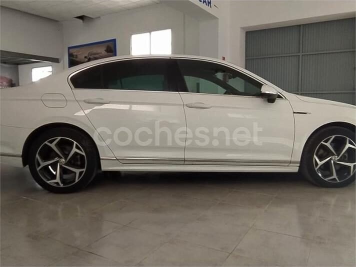 VOLKSWAGEN Passat RLine 2.0 TDI